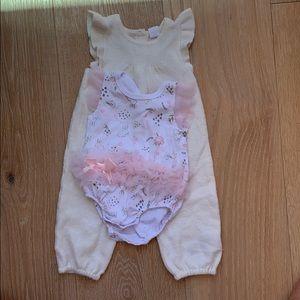 Short sleeve baby onesies